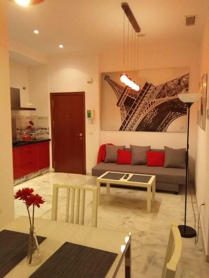 Apartamentos Rg Triana, Calle Castilla Con Patio Sevilla Buitenkant foto