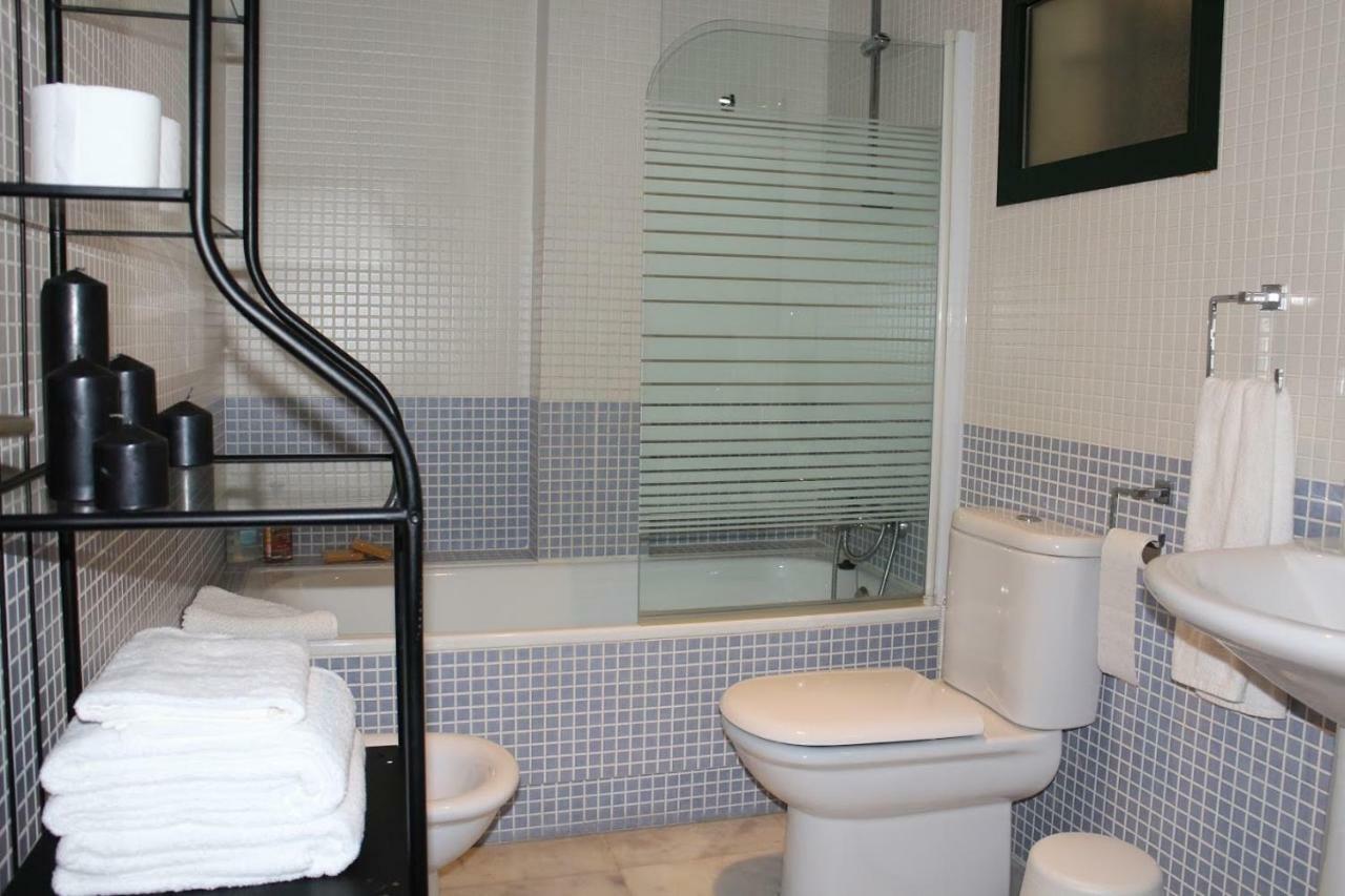 Apartamentos Rg Triana, Calle Castilla Con Patio Sevilla Buitenkant foto