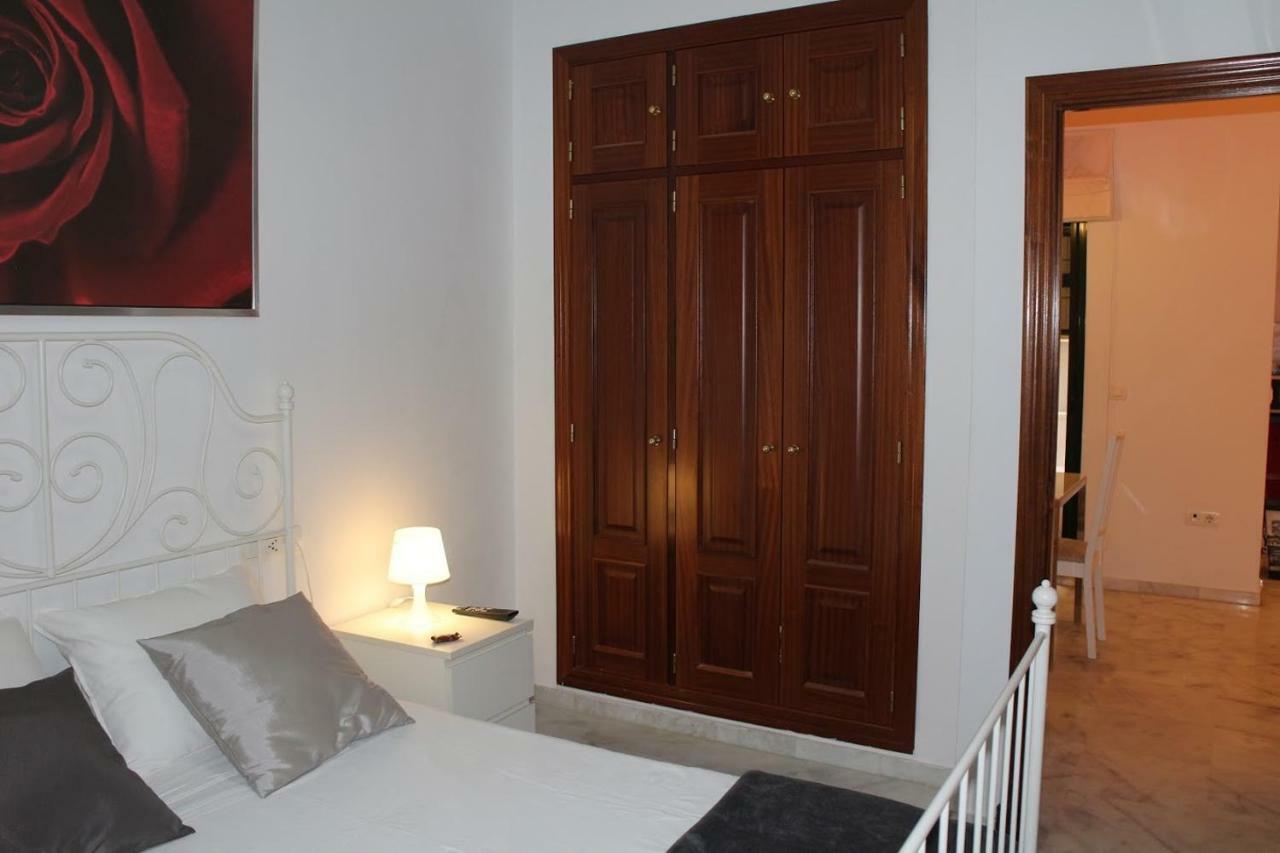 Apartamentos Rg Triana, Calle Castilla Con Patio Sevilla Buitenkant foto