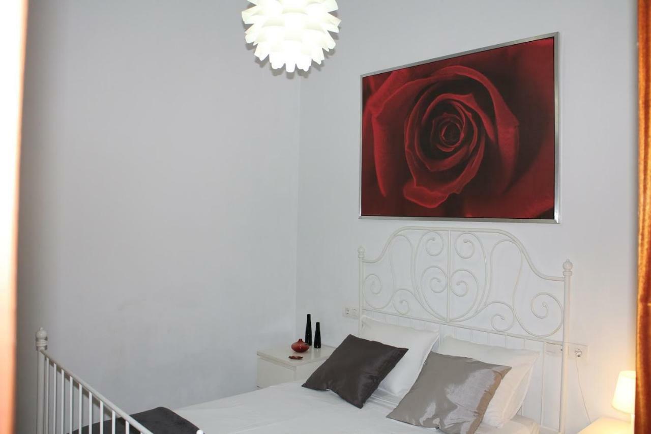 Apartamentos Rg Triana, Calle Castilla Con Patio Sevilla Buitenkant foto