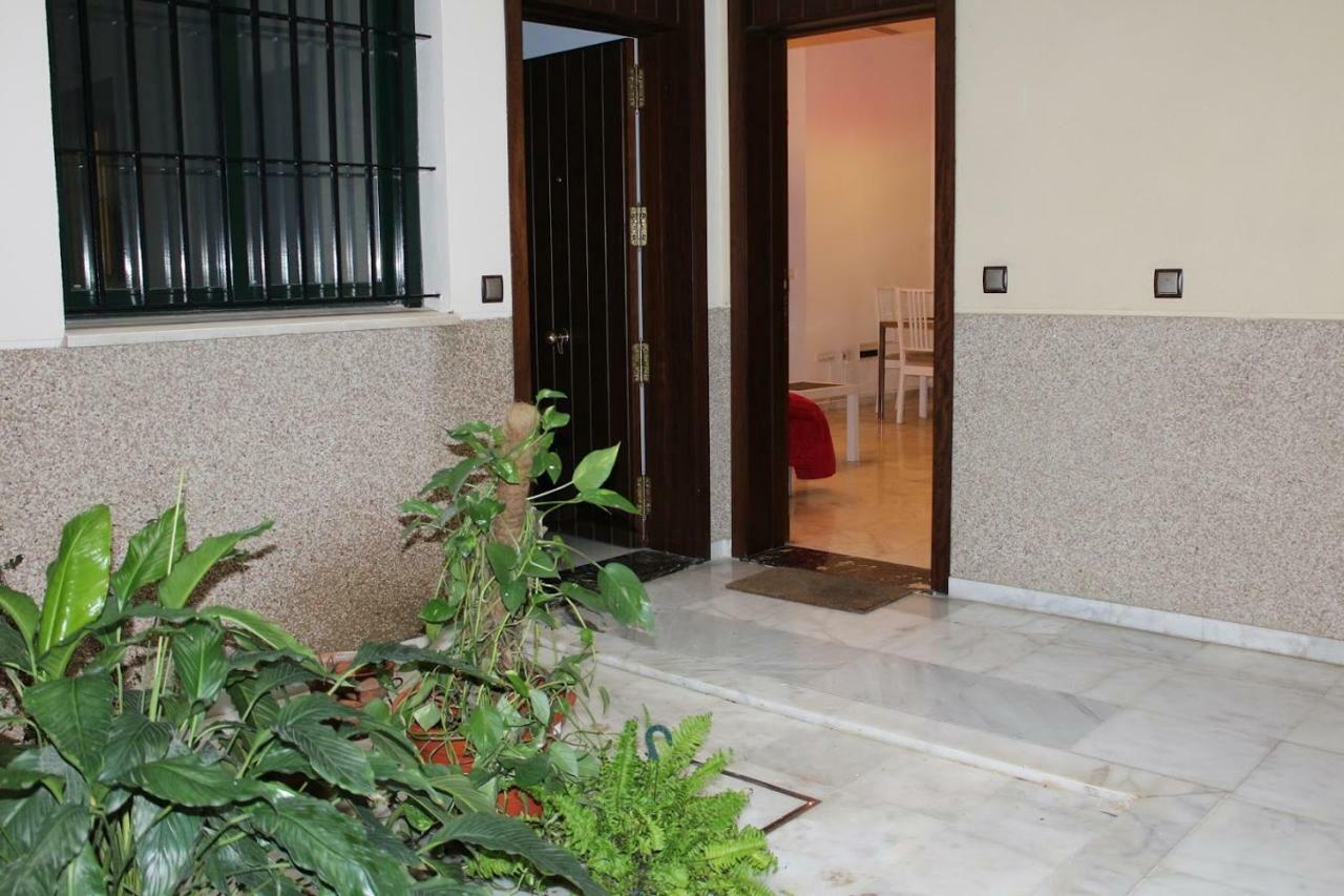 Apartamentos Rg Triana, Calle Castilla Con Patio Sevilla Buitenkant foto