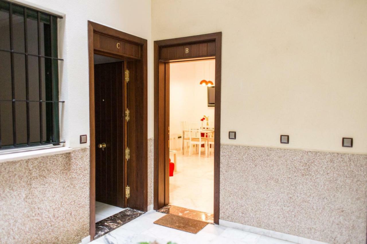 Apartamentos Rg Triana, Calle Castilla Con Patio Sevilla Buitenkant foto
